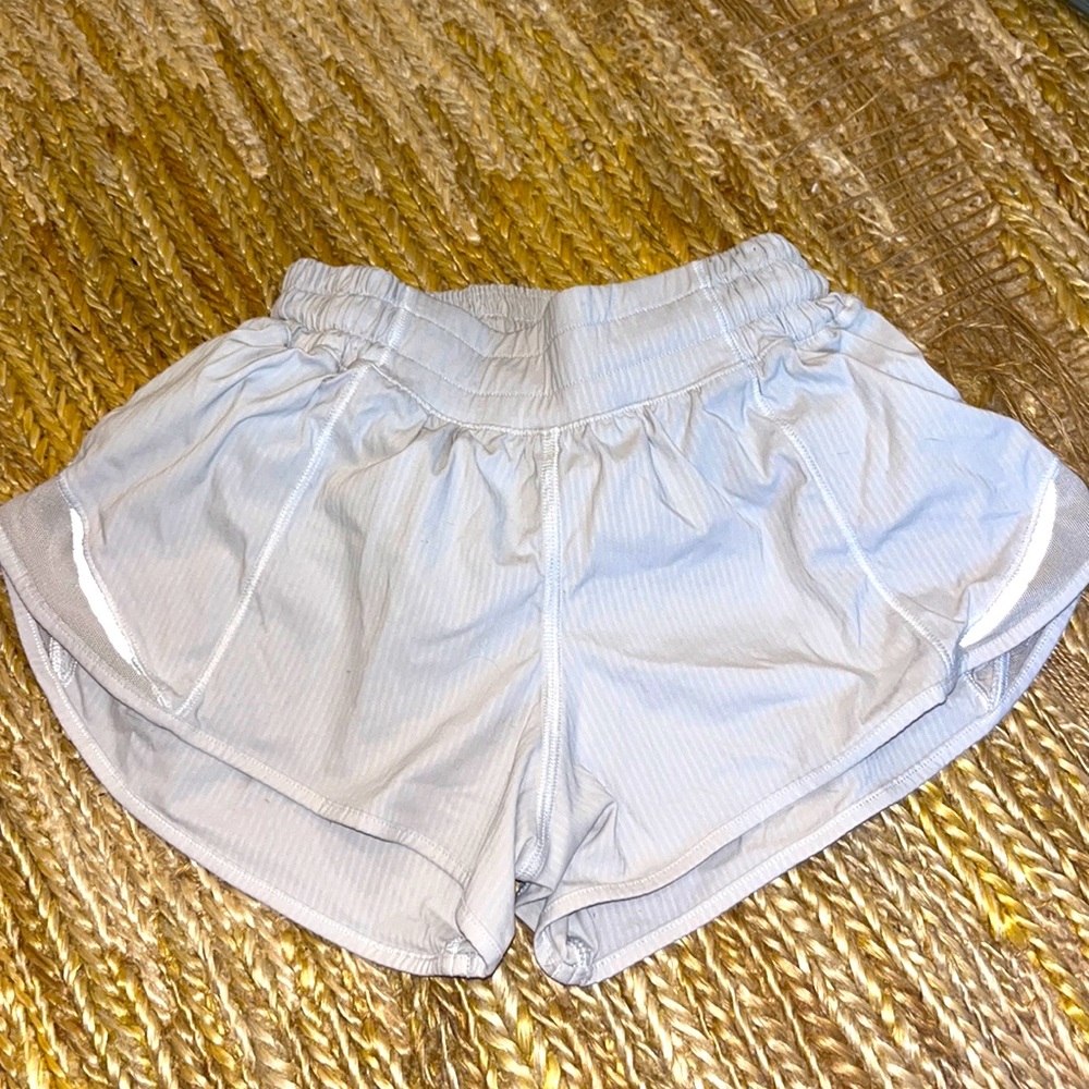 Lululemon hotty hot shorts 2.5